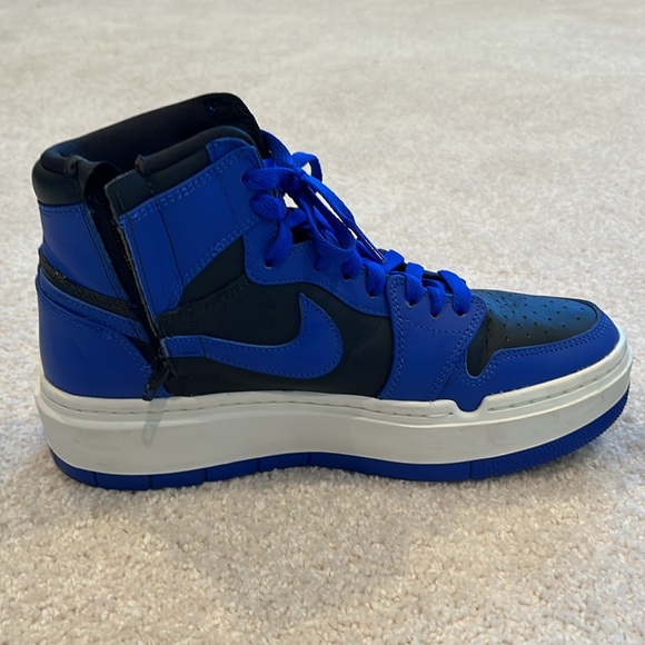 Women’s Nike platform high tops 💙🖤 - Picture 4 of 6